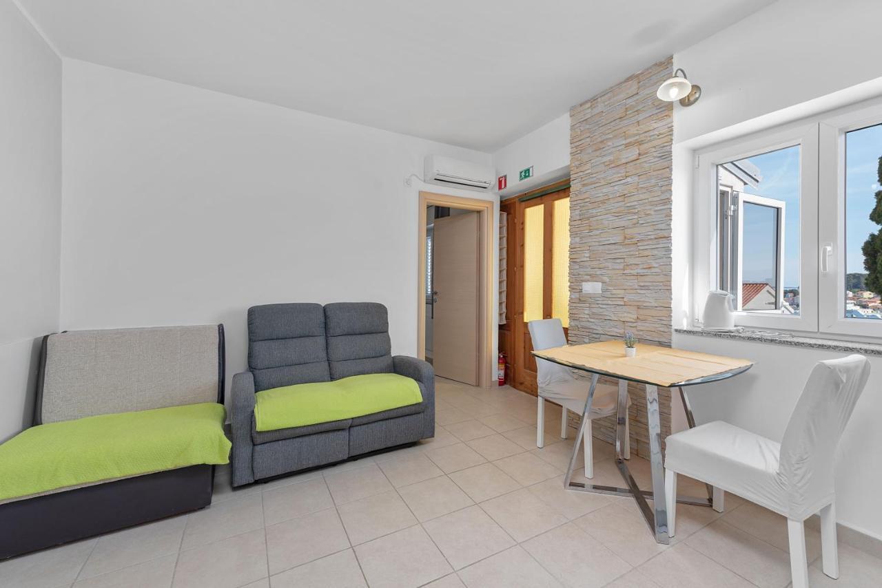 Apartments Joni Cikat Mali Lošinj Exterior foto