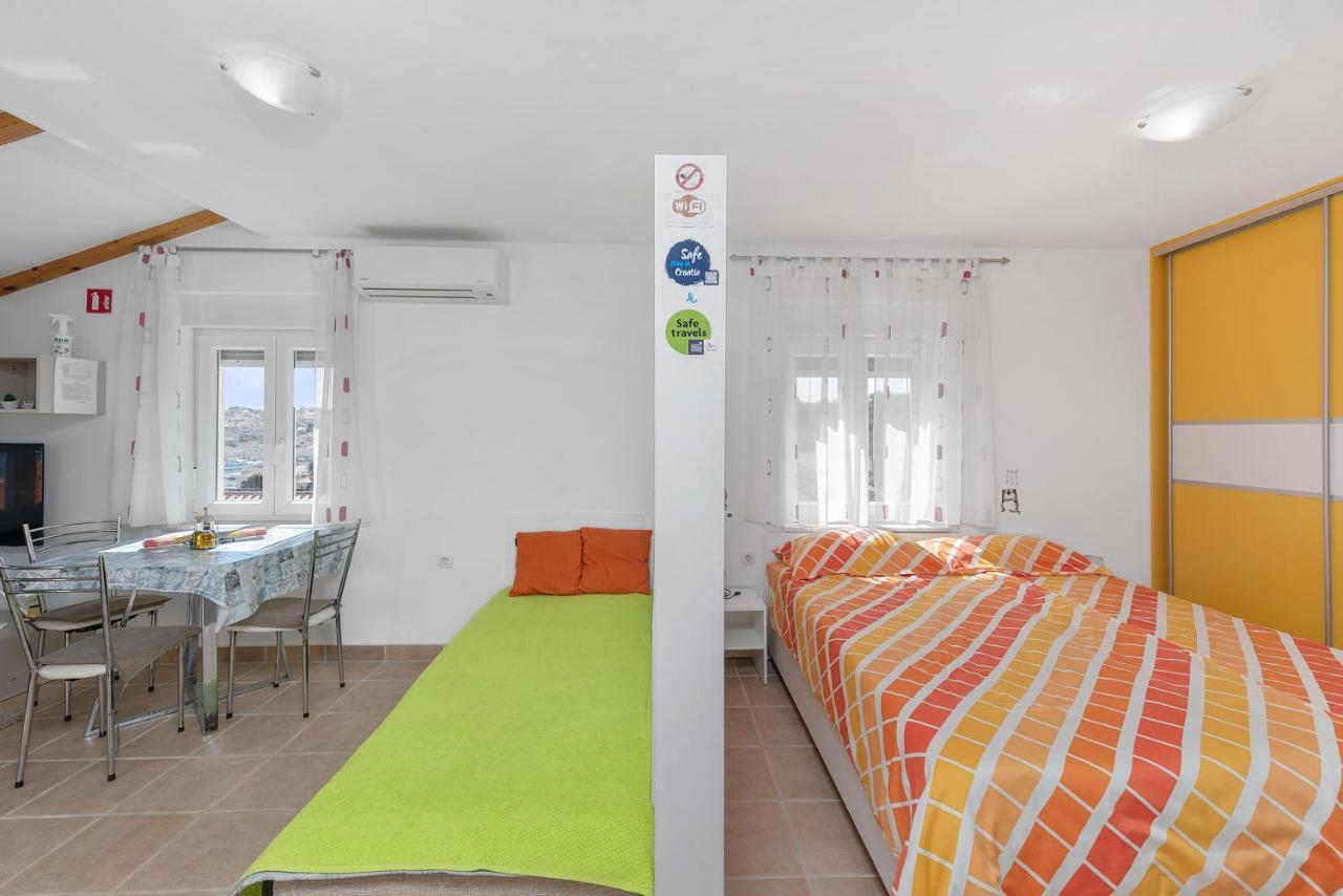 Apartments Joni Cikat Mali Lošinj Exterior foto