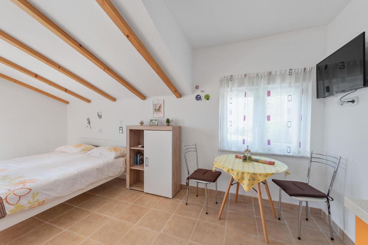 Apartments Joni Cikat Mali Lošinj Exterior foto